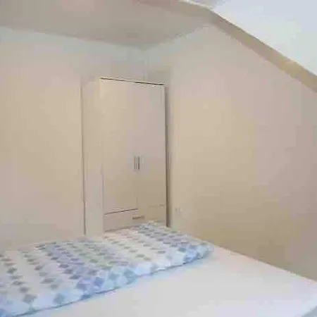 Apartment Moderne Mit Balkon, Kueche, Garten Smart-tv